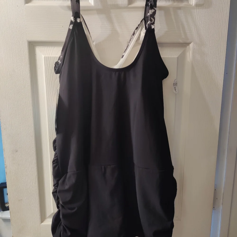 NWT Swim Solutions Black and White Plus Size 20W One-Piece Swimsuit - Picture 3 of 9